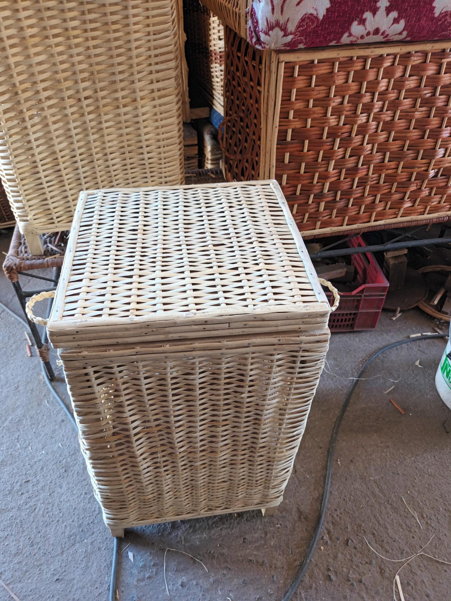 Baúl cambucho de mimbre pequeño para ropa sucia o juguetes