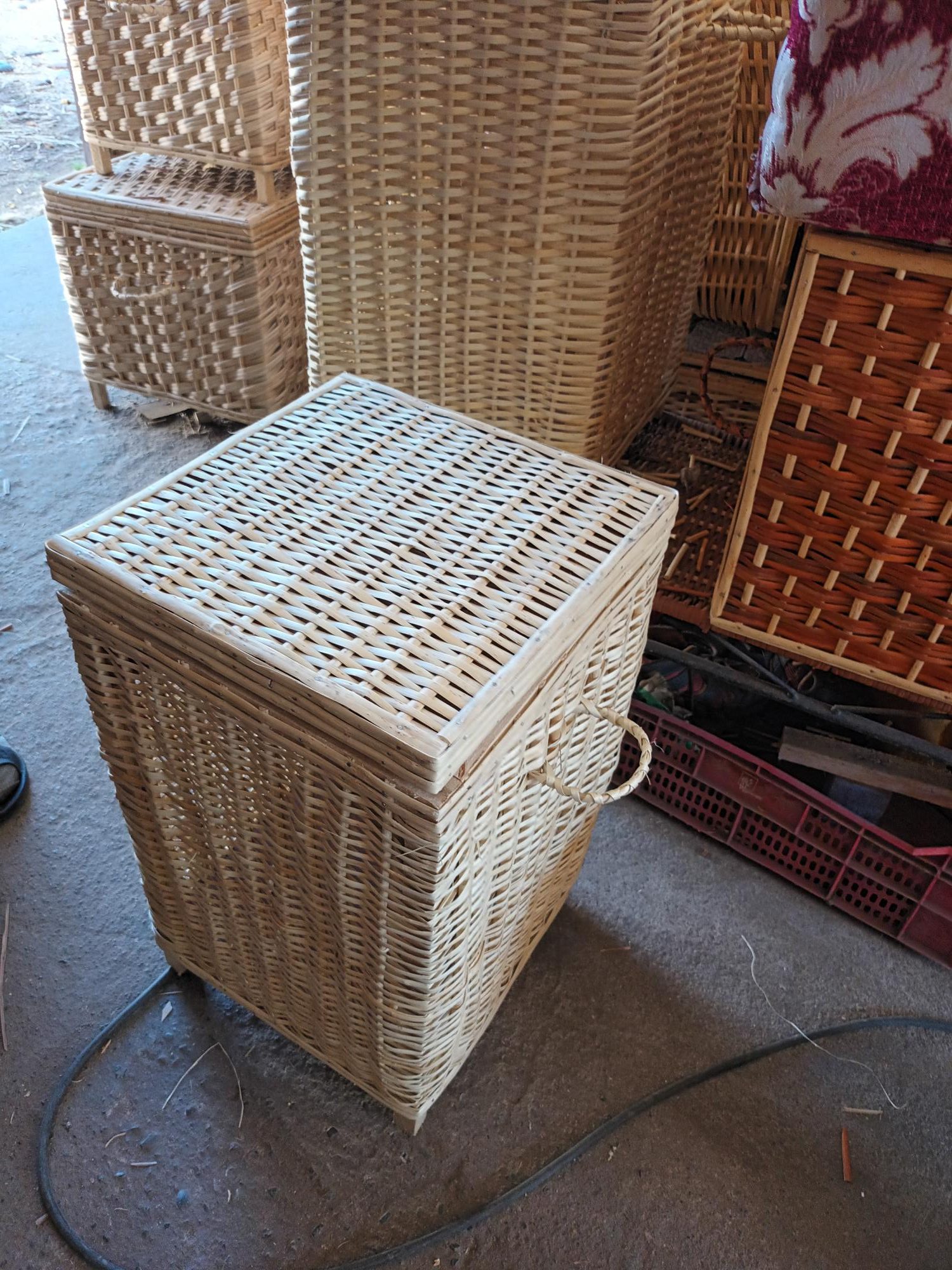 Baúl cambucho de mimbre pequeño para ropa sucia o juguetes - Imagen 3