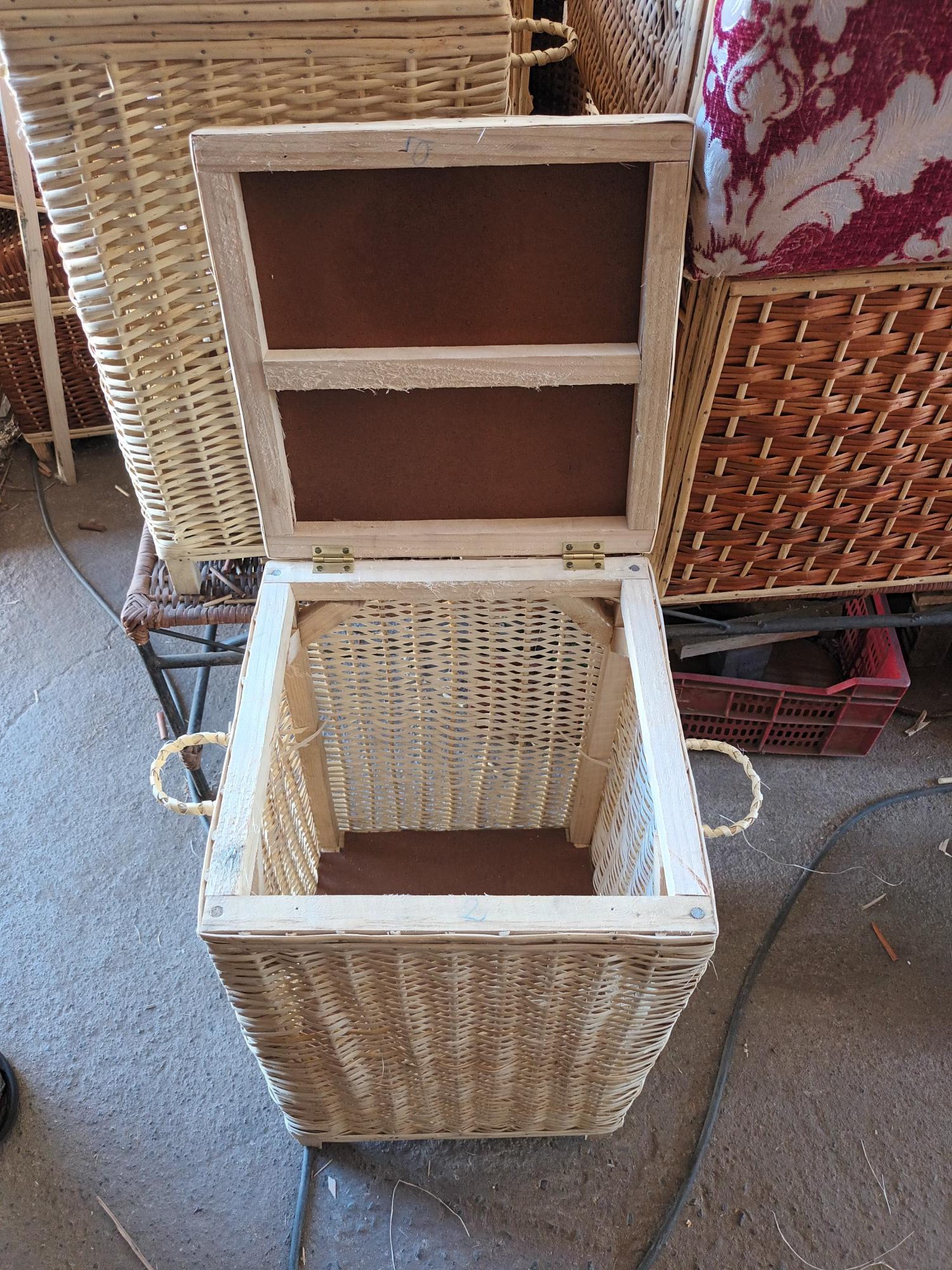 Baúl cambucho de mimbre pequeño para ropa sucia o juguetes - Imagen 5